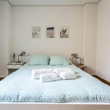 Apartamento En Primera Linea De Playa Riazor آكورونيا المظهر الخارجي الصورة
