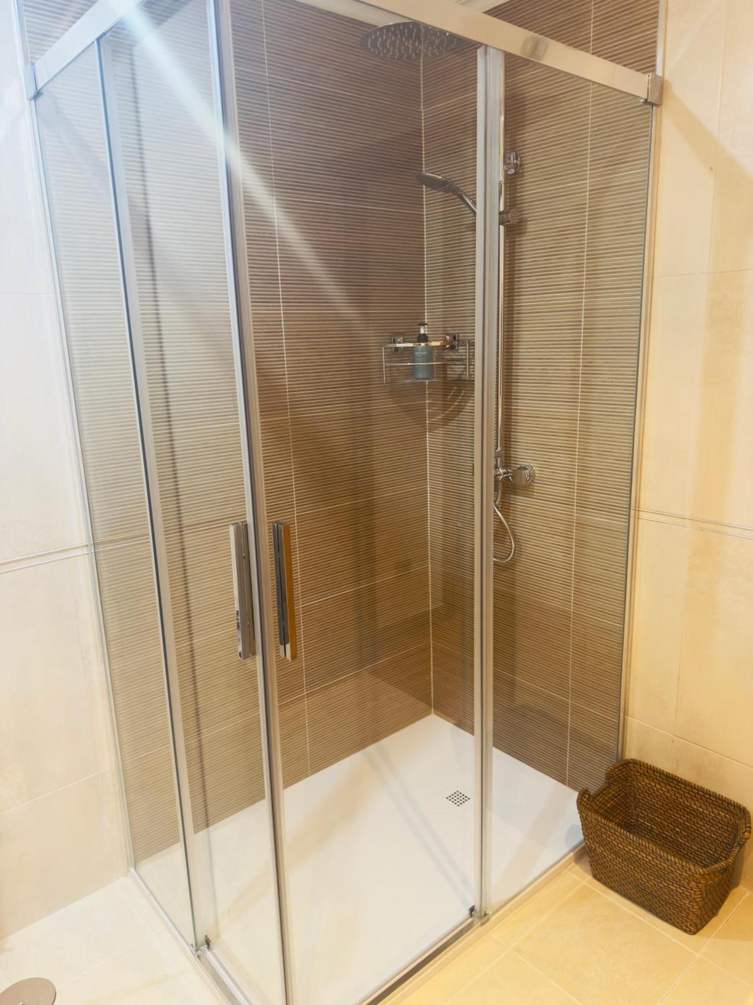 Apartamento En Primera Linea De Playa Riazor آكورونيا المظهر الخارجي الصورة
